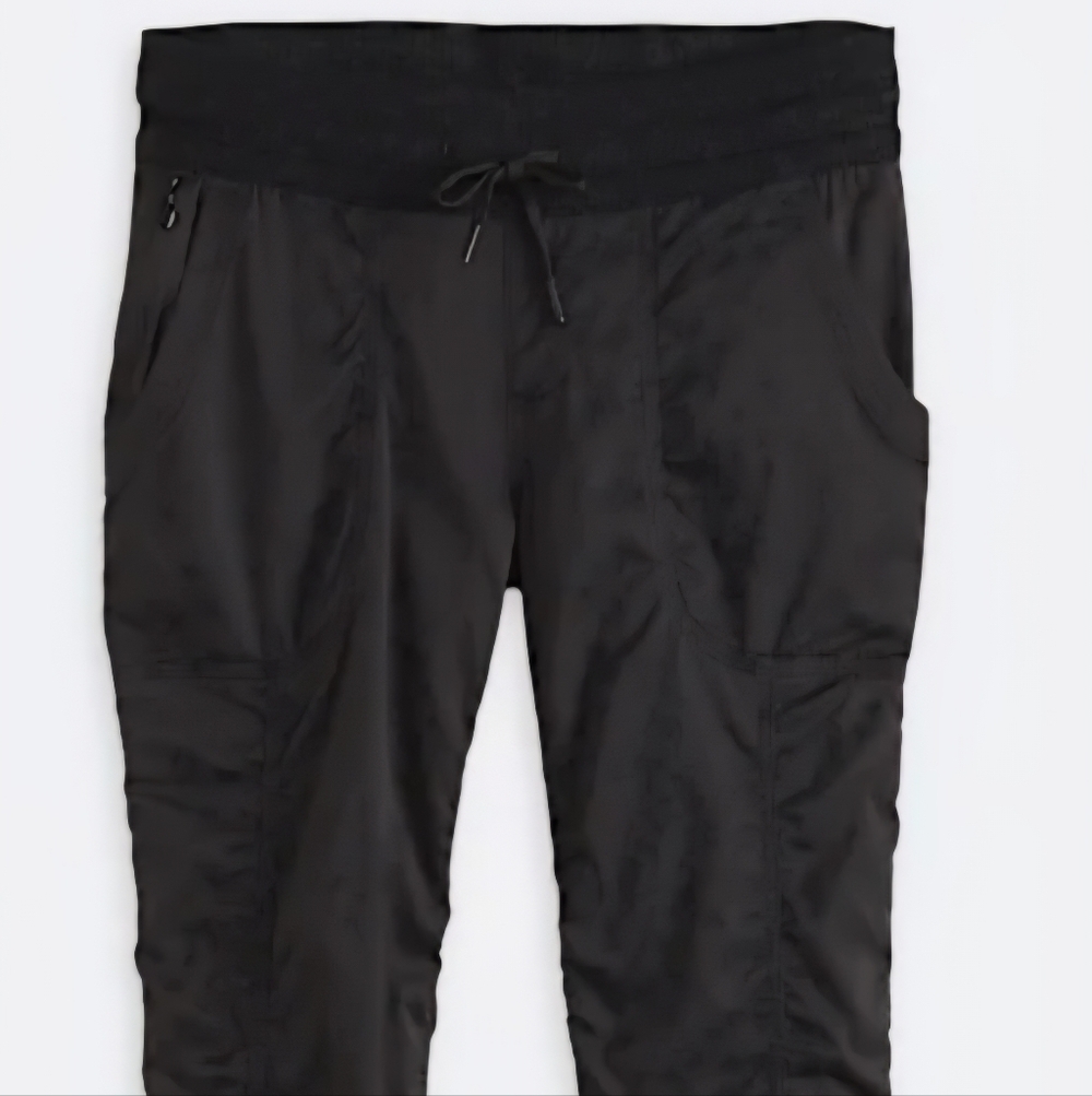 The North Face Women's Aphrodite 2.0 Crop Black Capri Track Pants